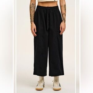 Women’s Lucy & Yak Black Wide-Leg Pants